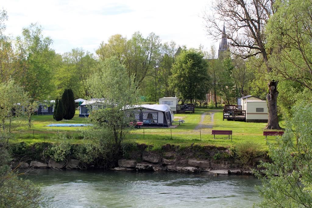 Le camping au bord de la rivière Aire